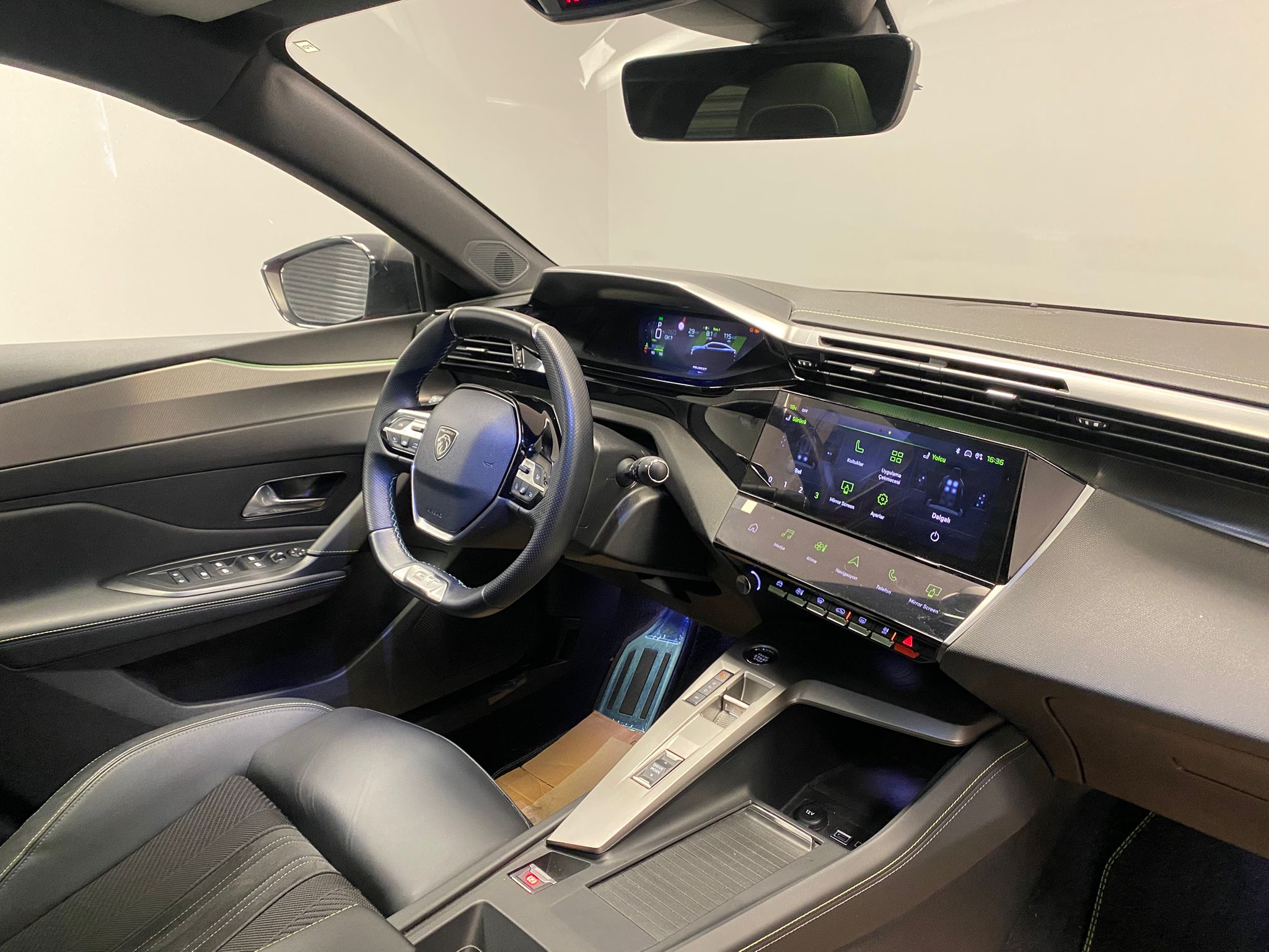 PEUGEOT 408 18
